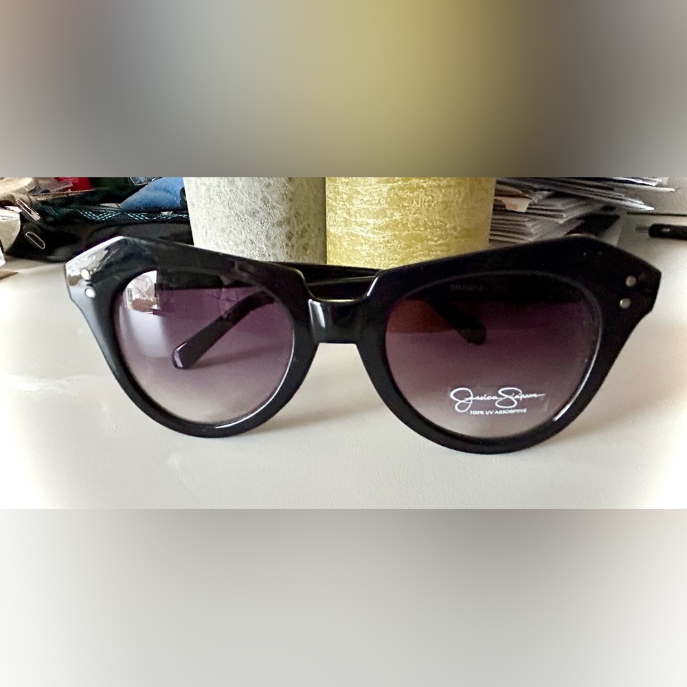 Jessica Simpson Women’s cat-eye sunglasses NWOT